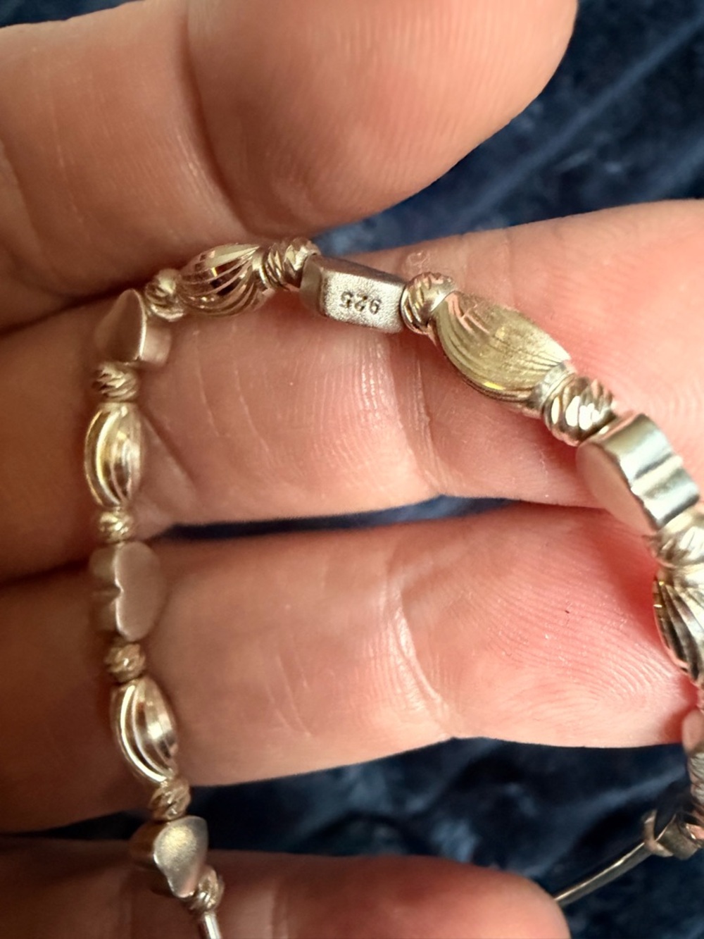 🥀STERLING SILVER STACKER🥀FEATURING HEARTS & TEXTURED SHELLS🥀
W/SAFTEY CHAIN🥀